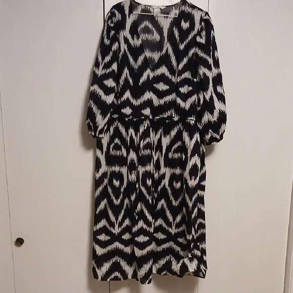 H&M Black and White Long Sleeve Dress - Picture 1 of 10